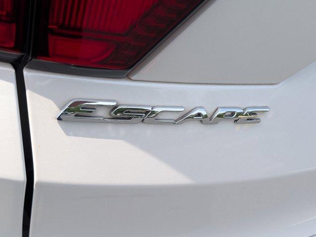 2019 White Platinum Tri-Coat Metallic Ford Escape