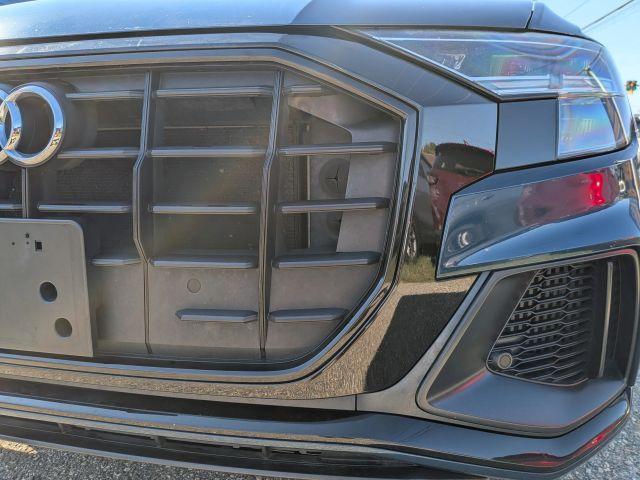Audi Q8 view 10
