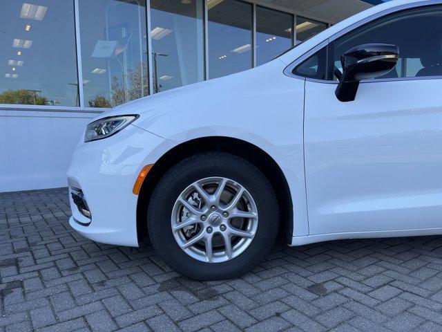 used 2024 Chrysler Pacifica car, priced at $28,204