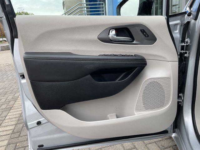 used 2024 Chrysler Pacifica car, priced at $28,971