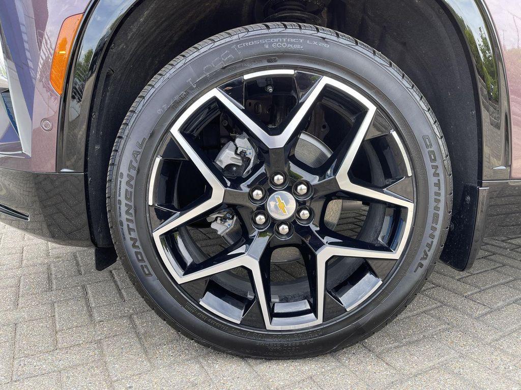 used 2025 Chevrolet Traverse car, priced at $60,402
