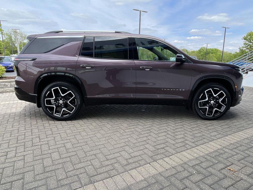 used 2025 Chevrolet Traverse car, priced at $60,402