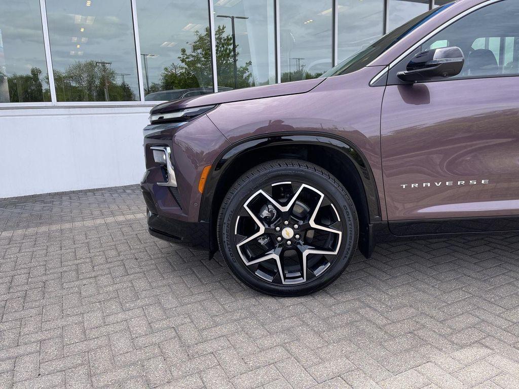 used 2025 Chevrolet Traverse car, priced at $60,402