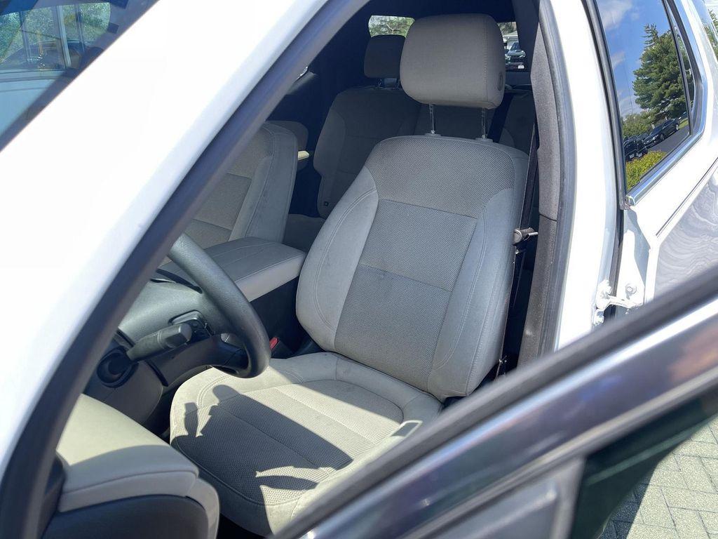 used 2023 Chevrolet Traverse car, priced at $28,402