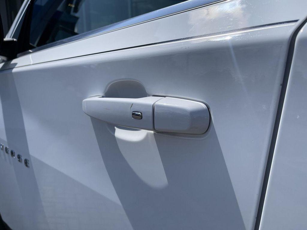 used 2023 Chevrolet Traverse car, priced at $28,402