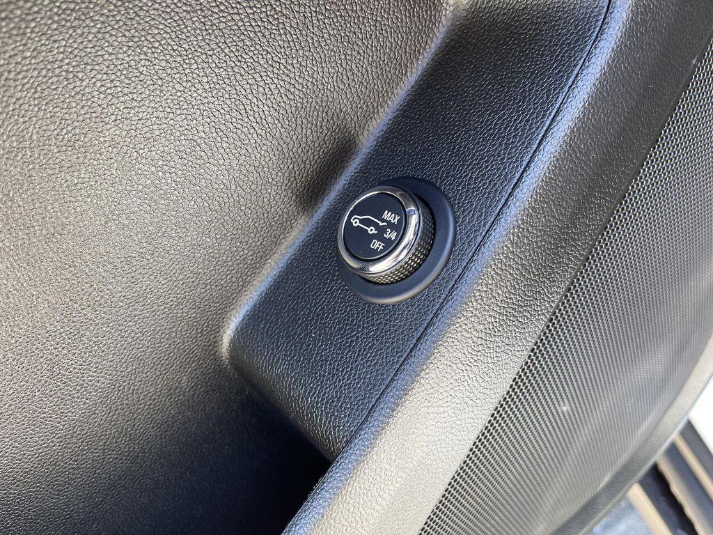 used 2023 Chevrolet Traverse car, priced at $32,402