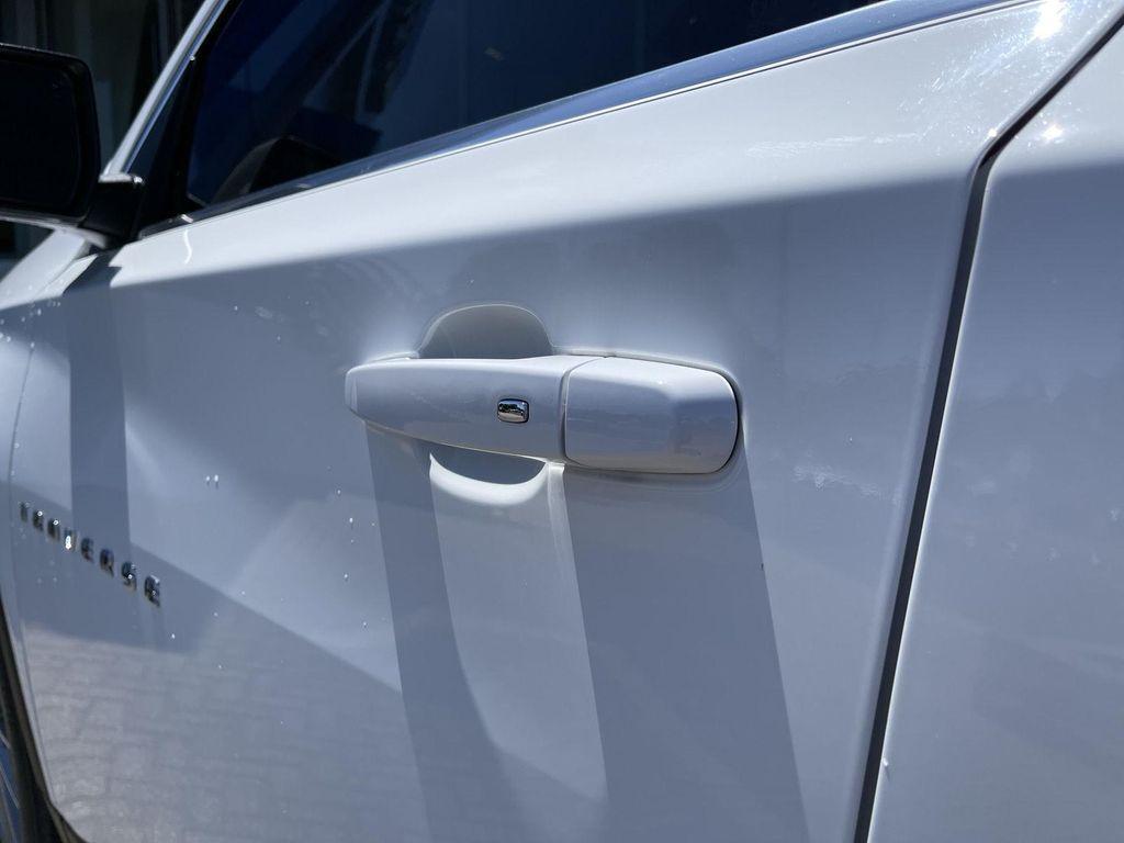 used 2023 Chevrolet Traverse car, priced at $32,402