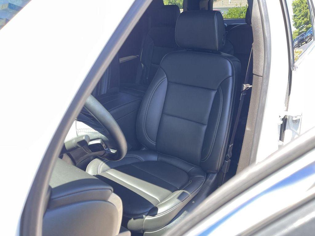 used 2023 Chevrolet Traverse car, priced at $32,402