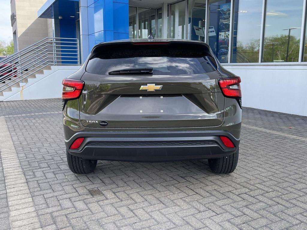 used 2024 Chevrolet Trax car, priced at $21,206