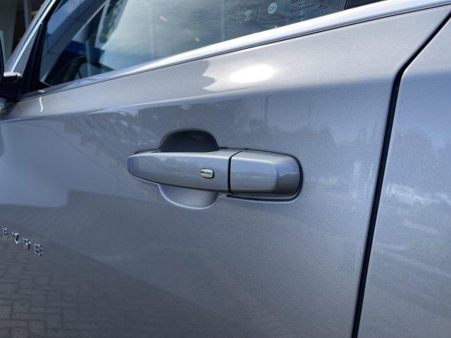 used 2023 Chevrolet Traverse car, priced at $30,076