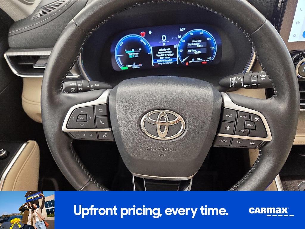 used 2024 Toyota Highlander Hybrid car, priced at $52,998