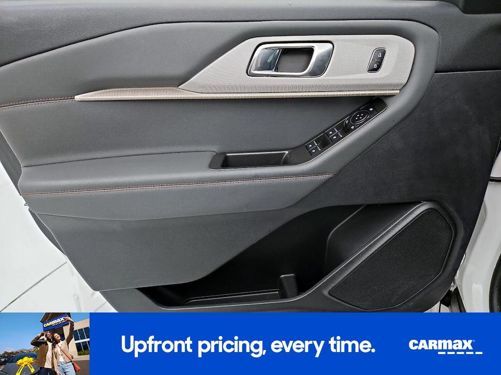 used 2025 Ford Explorer car, priced at $33,998