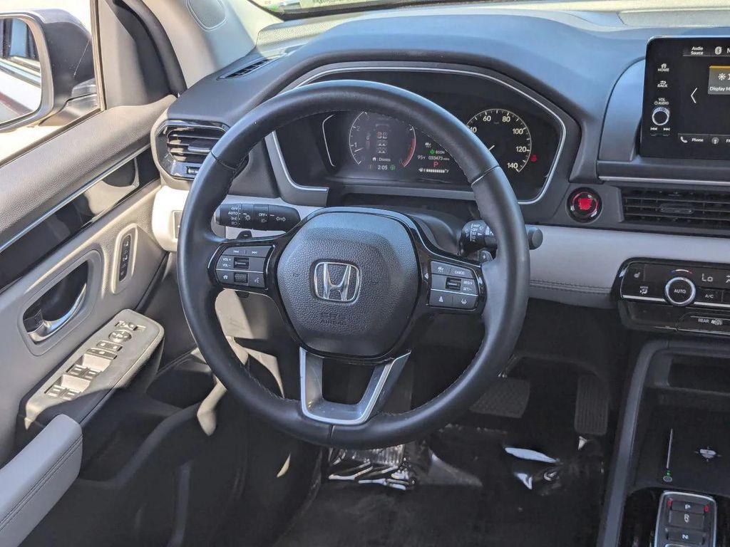 used 2025 Honda Pilot car, priced at $37,673