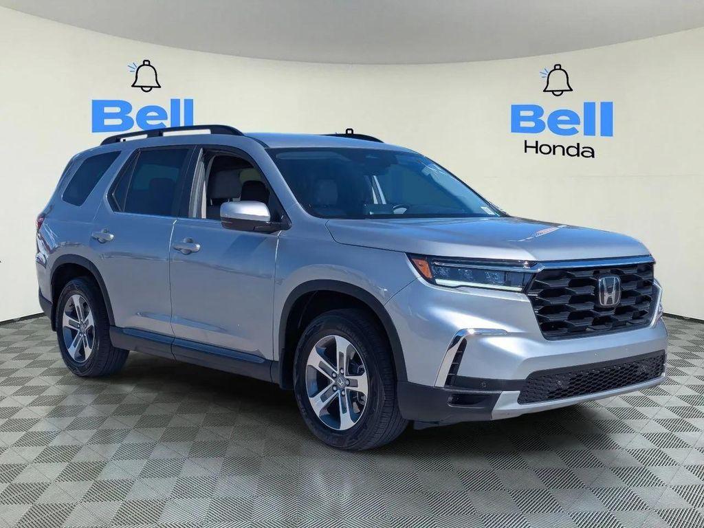 used 2025 Honda Pilot car, priced at $37,673