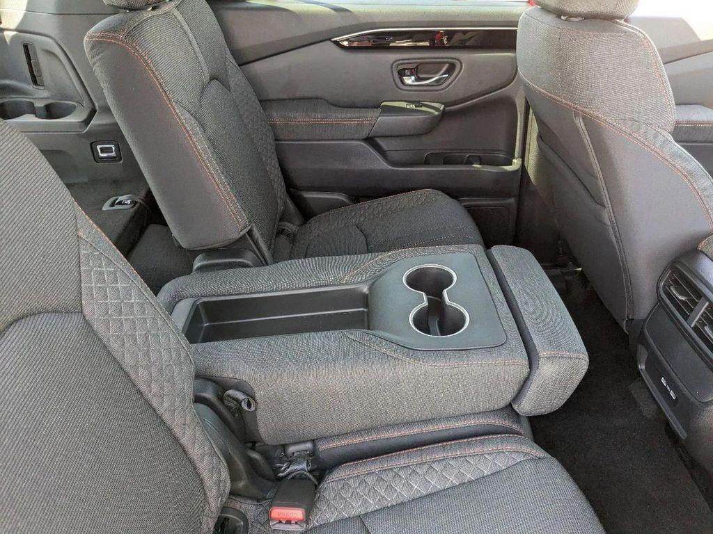 new 2025 Honda Pilot car, priced at $40,616