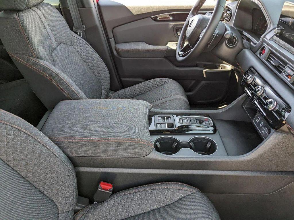 new 2025 Honda Pilot car, priced at $40,616