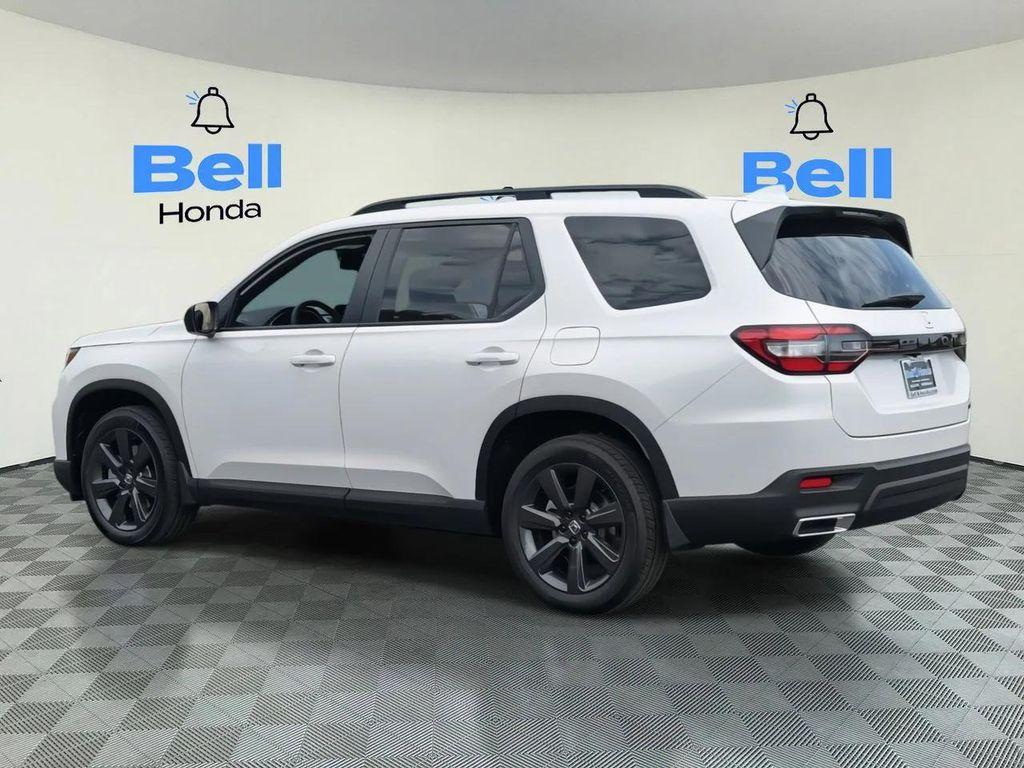 new 2025 Honda Pilot car, priced at $40,616