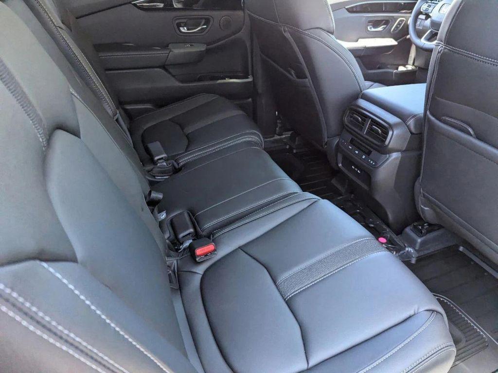 new 2025 Honda Pilot car, priced at $45,670