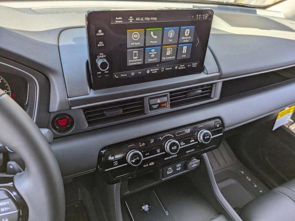 new 2025 Honda Pilot car, priced at $45,670