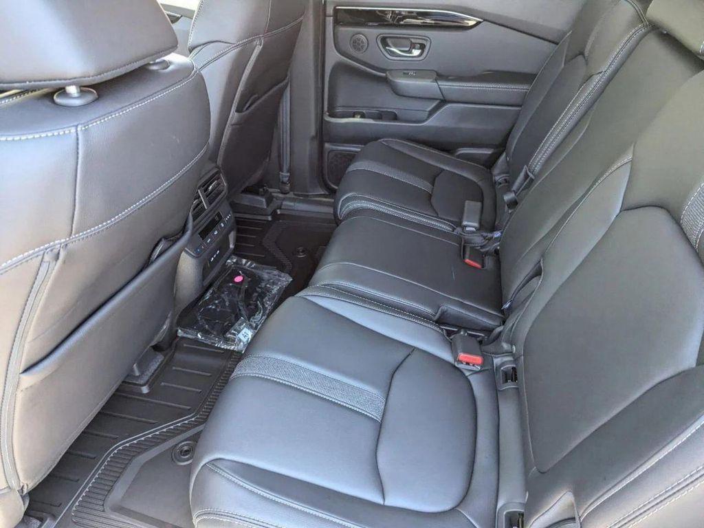 new 2025 Honda Pilot car, priced at $45,670