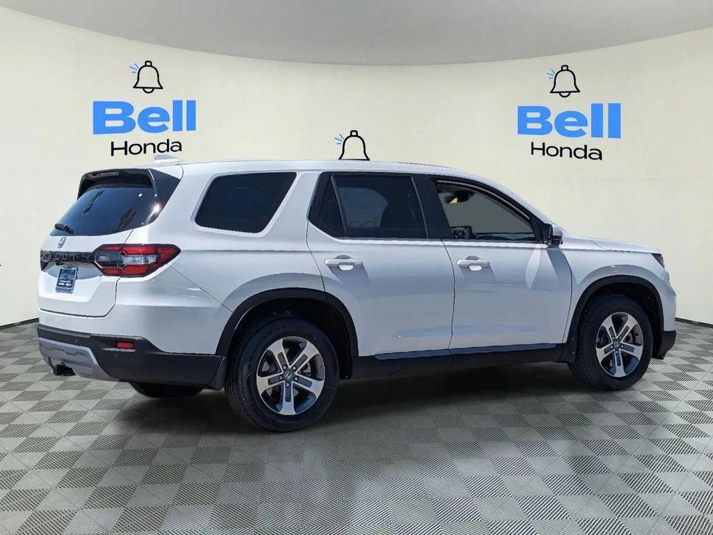 new 2025 Honda Pilot car, priced at $45,123