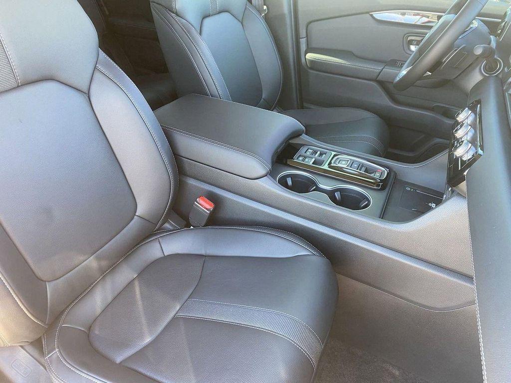 new 2025 Honda Pilot car, priced at $48,161