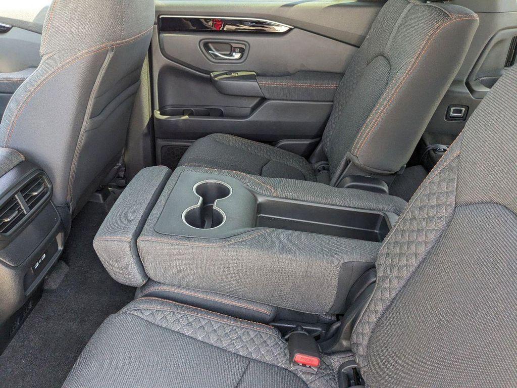 new 2025 Honda Pilot car, priced at $40,616