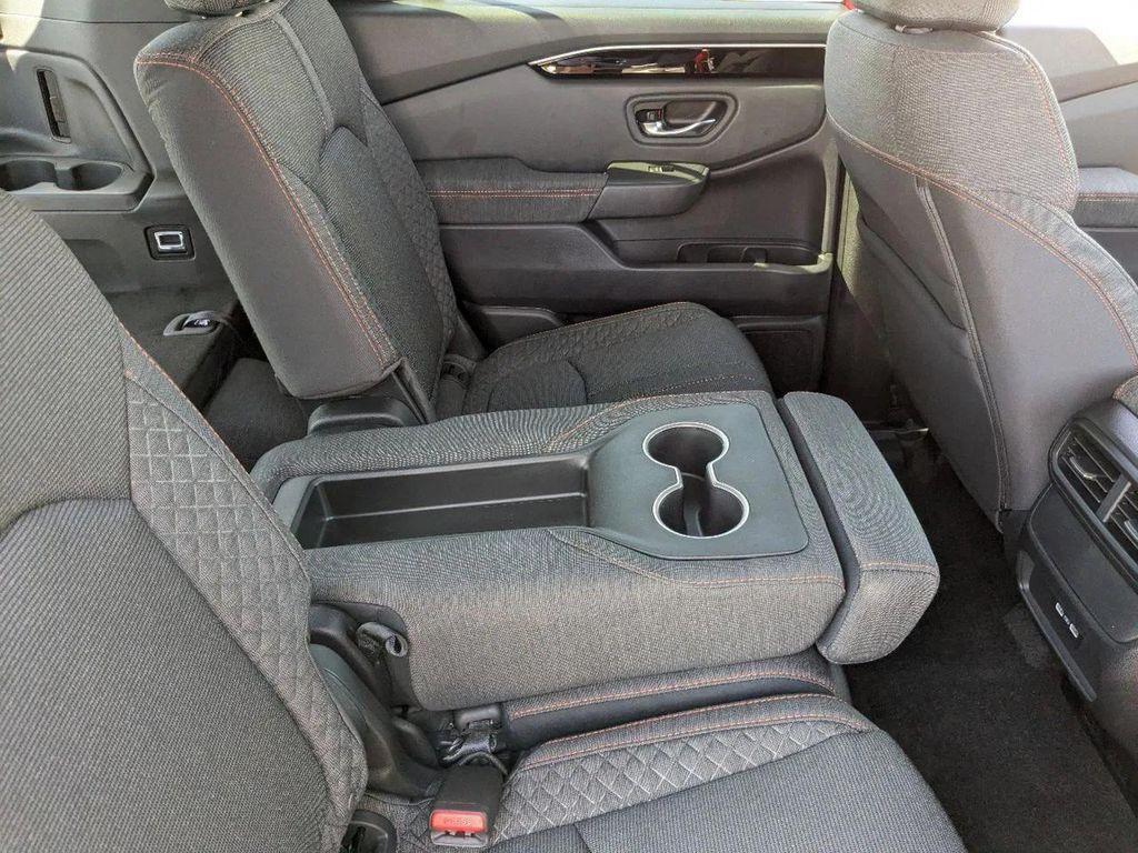 new 2025 Honda Pilot car, priced at $40,616