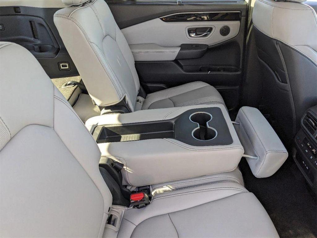 new 2025 Honda Pilot car, priced at $43,681