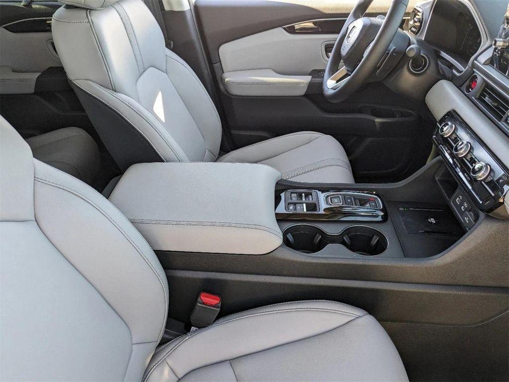 new 2025 Honda Pilot car, priced at $43,681