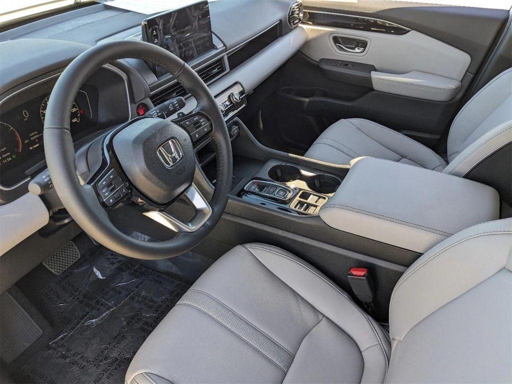 new 2025 Honda Pilot car, priced at $43,681