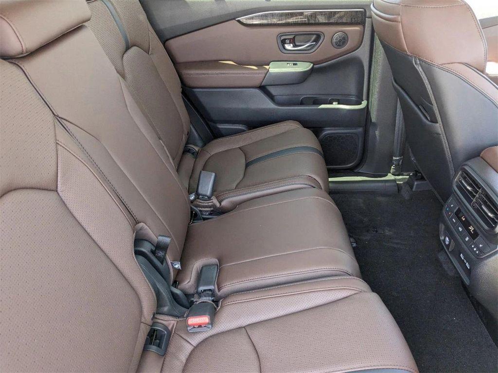 new 2025 Honda Pilot car, priced at $51,137