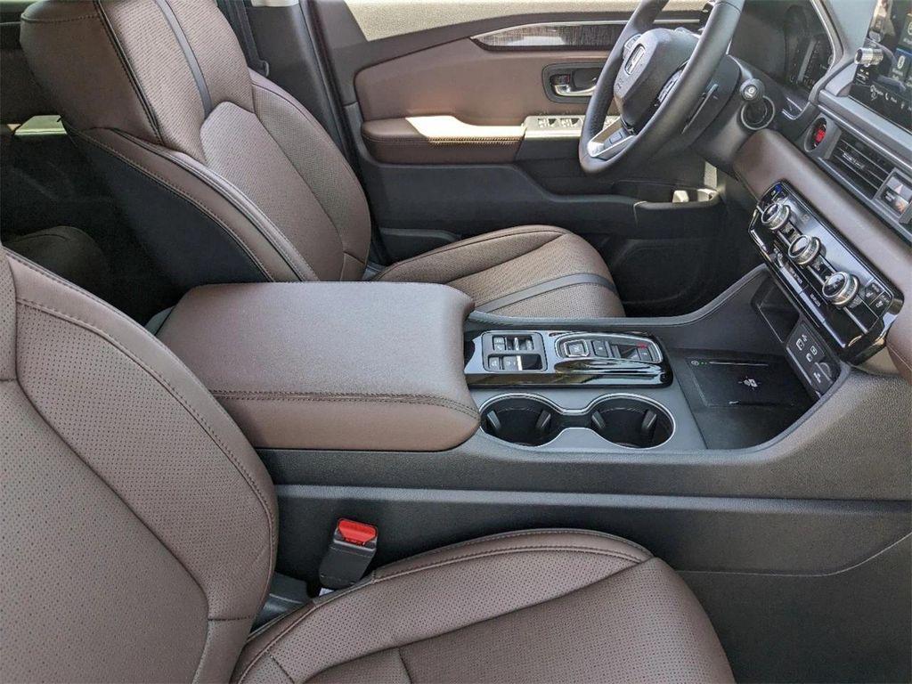 new 2025 Honda Pilot car, priced at $51,137