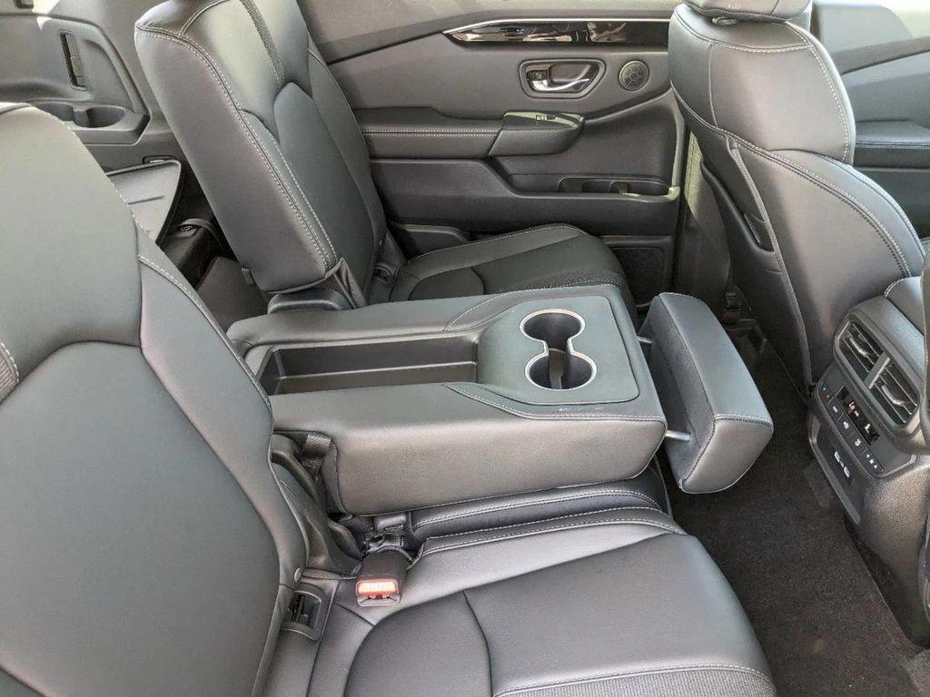 new 2025 Honda Pilot car, priced at $44,696