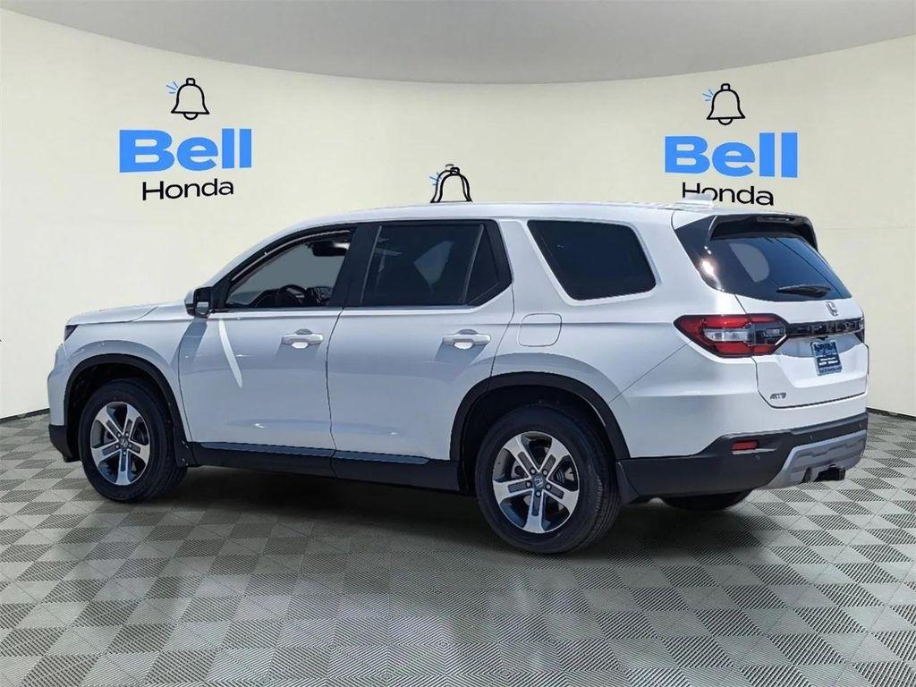 new 2025 Honda Pilot car, priced at $45,123