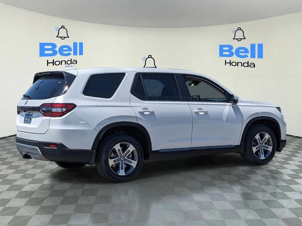 new 2025 Honda Pilot car, priced at $45,123