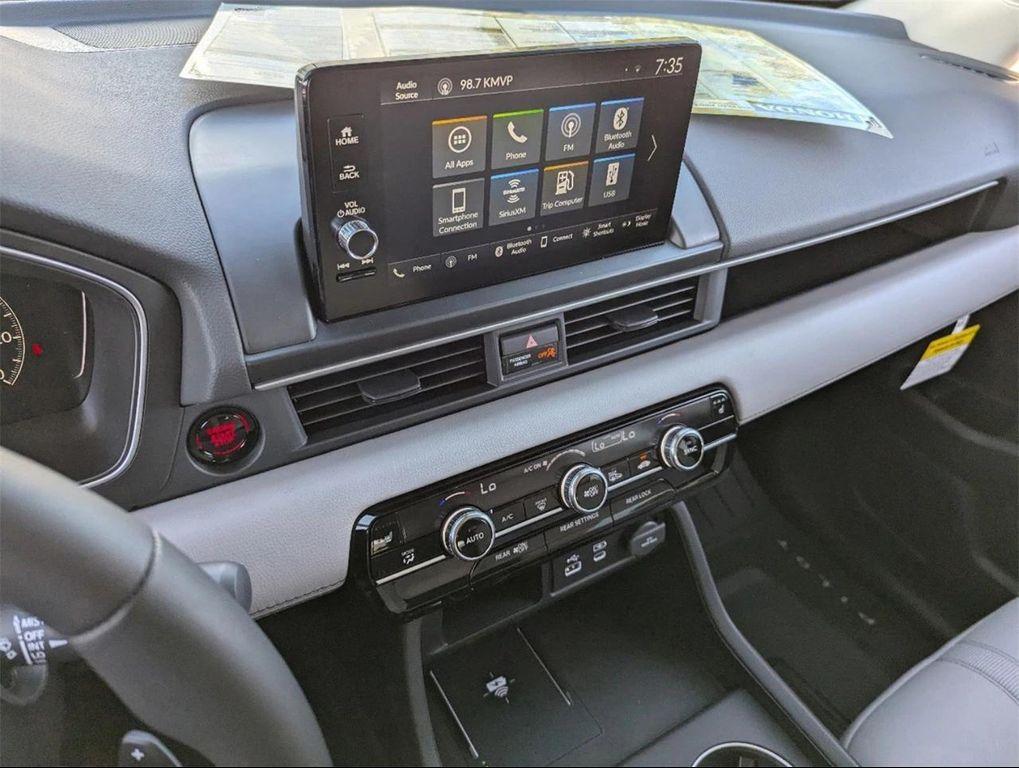 new 2025 Honda Pilot car, priced at $45,670