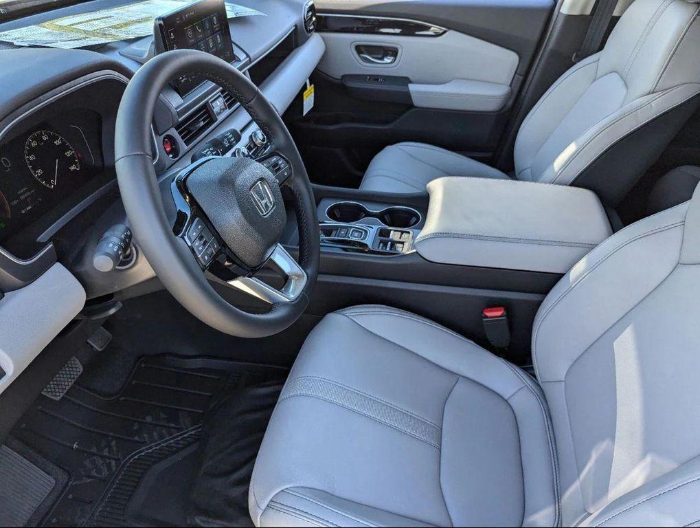 new 2025 Honda Pilot car, priced at $45,670
