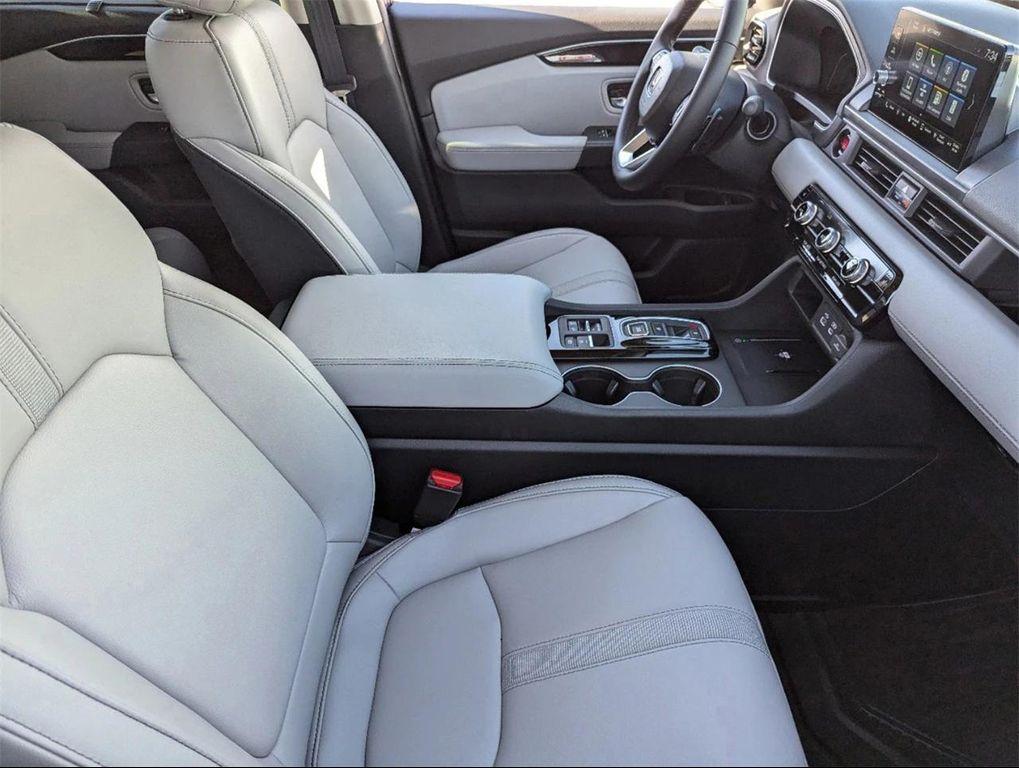 new 2025 Honda Pilot car, priced at $45,670