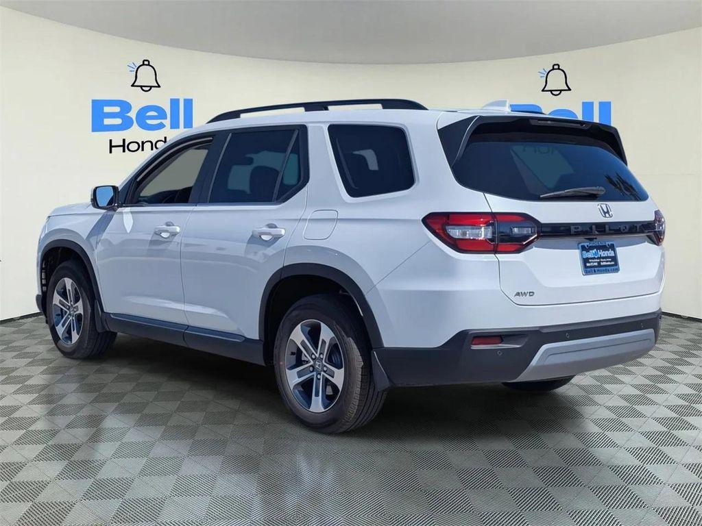 new 2025 Honda Pilot car, priced at $45,670