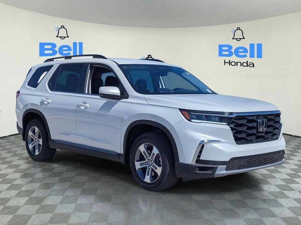 new 2025 Honda Pilot car, priced at $45,670