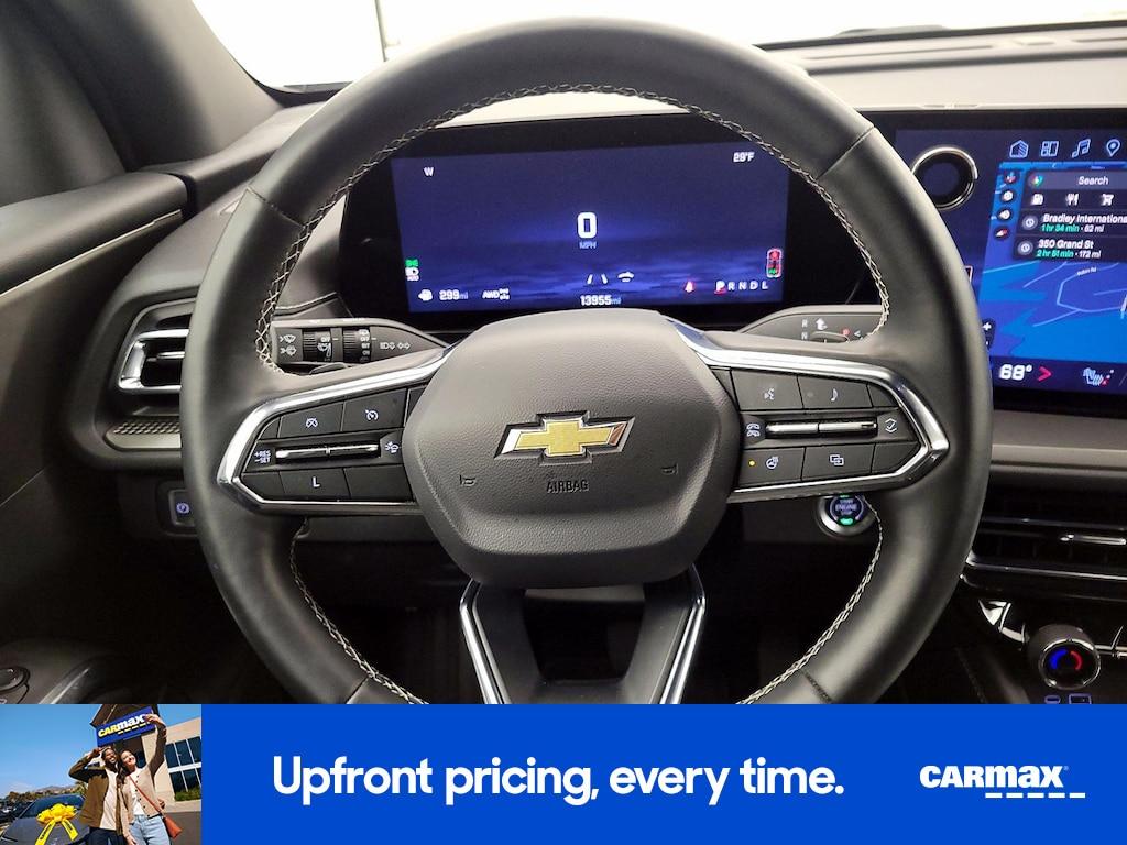 used 2025 Chevrolet Traverse car, priced at $37,998