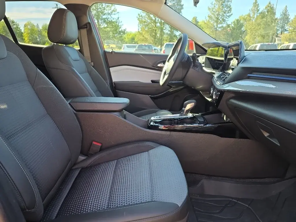 used 2024 Chevrolet Trax car, priced at $18,262