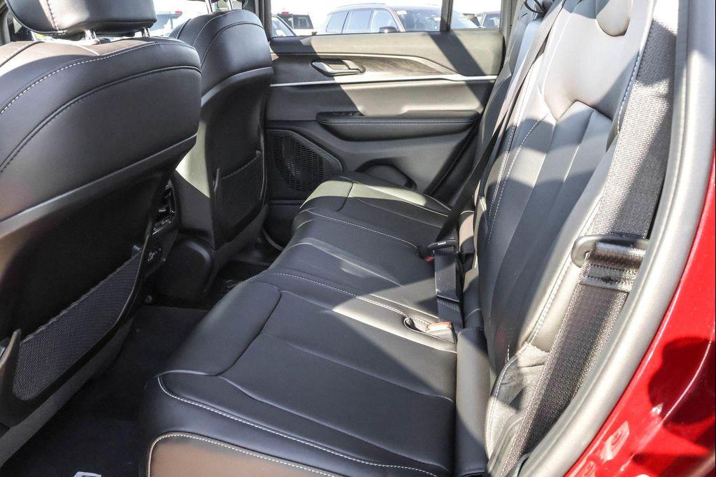 new 2025 Jeep Grand Cherokee car, priced at $46,046