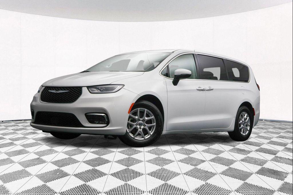 used 2023 Chrysler Pacifica car, priced at $23,090