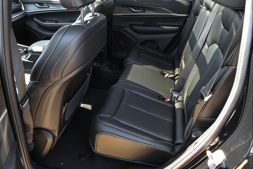 new 2025 Jeep Grand Cherokee car, priced at $46,660