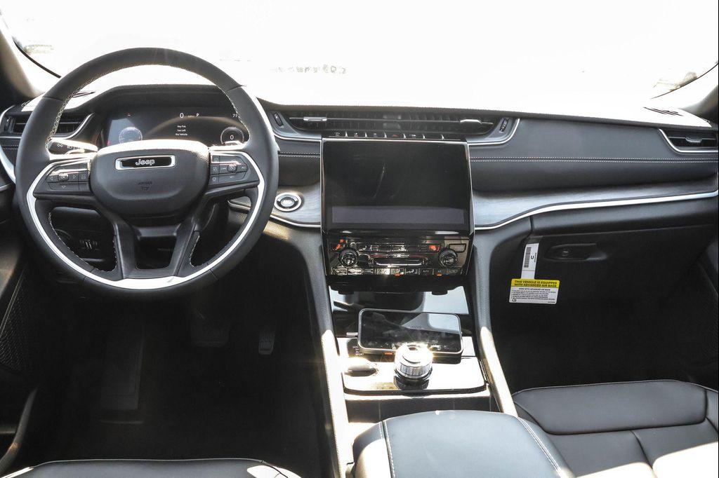 new 2025 Jeep Grand Cherokee car, priced at $46,660