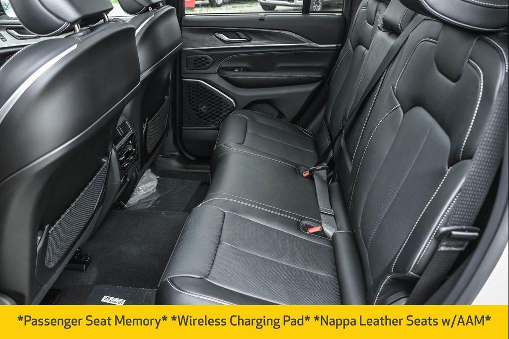 new 2025 Jeep Grand Cherokee car, priced at $49,977