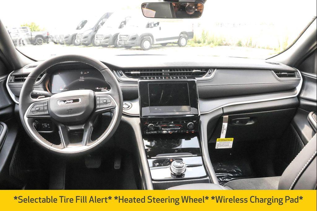 new 2025 Jeep Grand Cherokee car, priced at $38,780