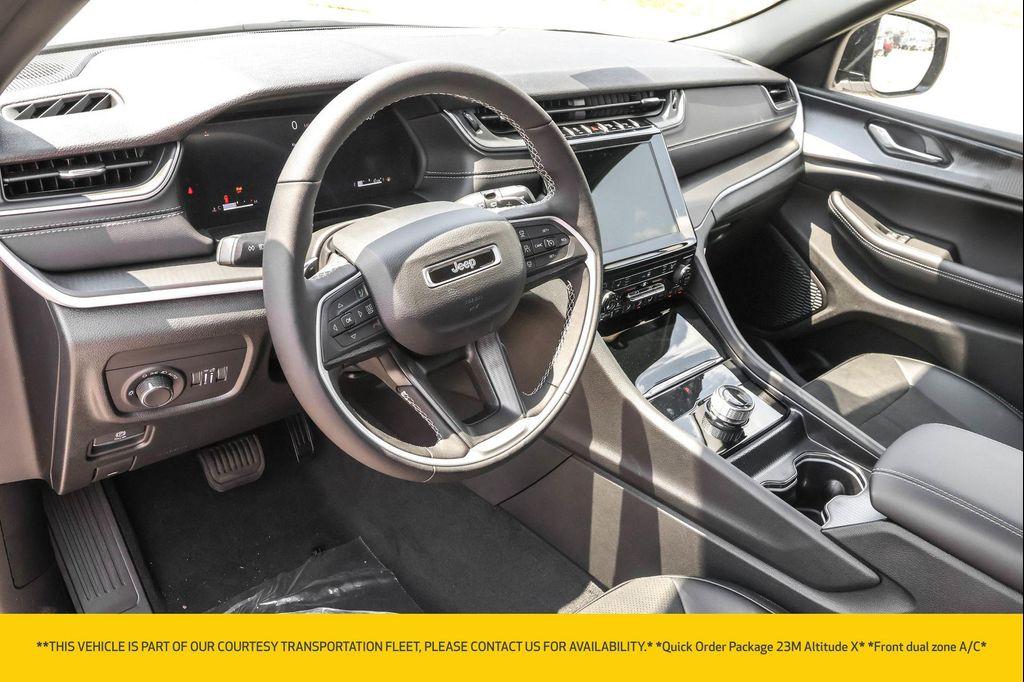 new 2025 Jeep Grand Cherokee car, priced at $38,780